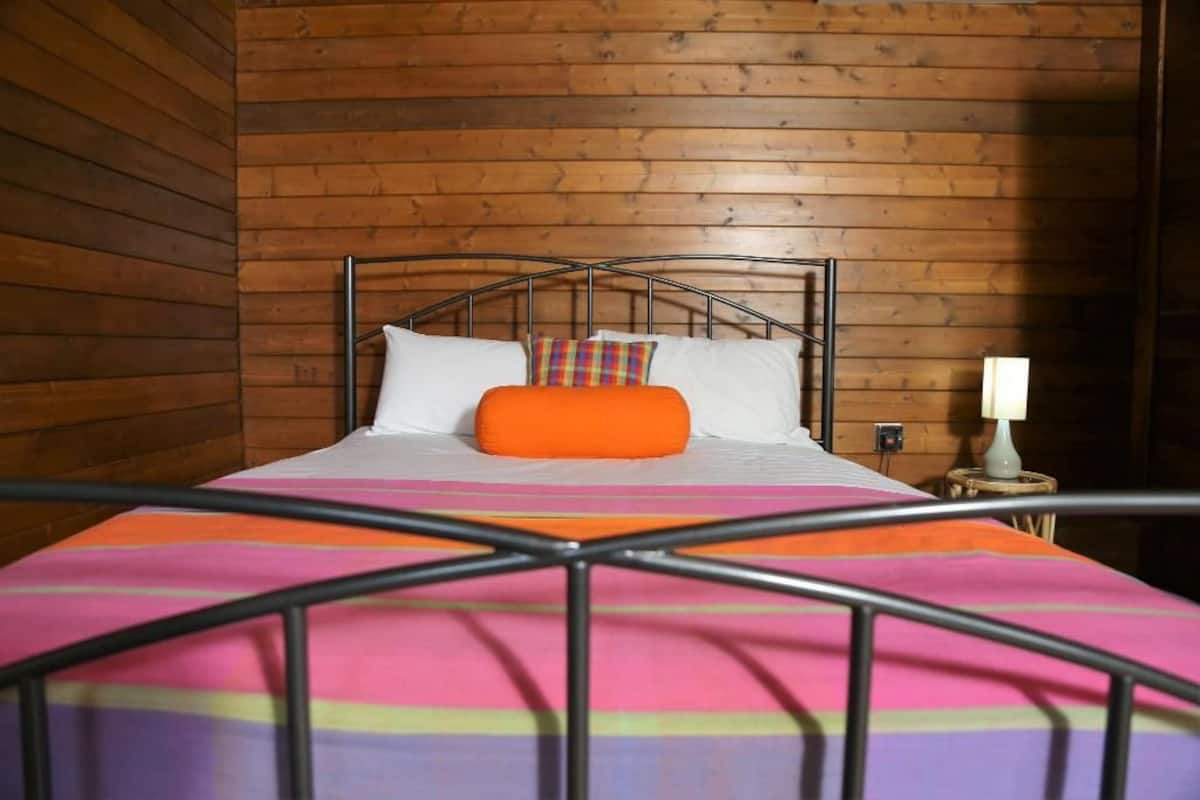 Coffres-forts dans les chambres, Wi-Fi, draps fournis