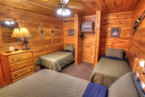 6 bedrooms, travel cot, free WiFi
