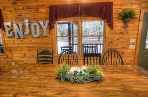 Dining - Deer Crossing Lodge- PERFECT LODGE RETREAT FOR YOUR FAMLY REUNION (Sautee Nacoochee)