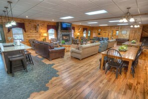 Interior - Deer Crossing Lodge- PERFECT LODGE RETREAT FOR YOUR FAMLY REUNION (Sautee Nacoochee)