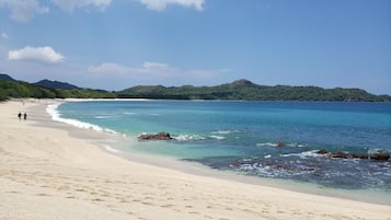 Beach nearby, sun loungers, beach towels
