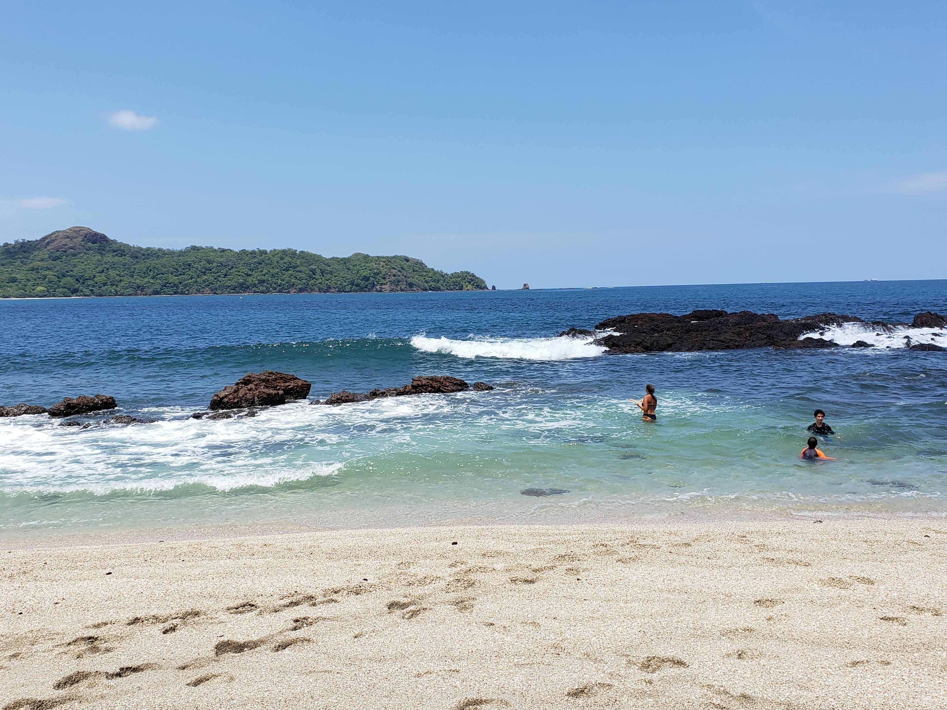 Beach nearby, sun loungers, beach towels