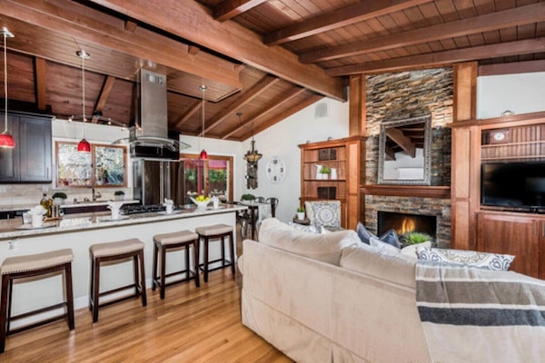 Smart TV, fireplace, books, offices