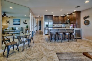 Interior - ** NEED A BREAK ** Lakefront, 2 min walk to beach (Miramar Beach)