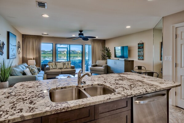 Interior - ** NEED A BREAK ** Lakefront, 2 min walk to beach (Miramar Beach)