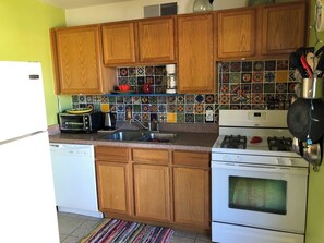 Fridge, oven, stovetop, dishwasher