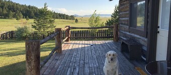 Rustic log cabin in the beautiful Wyoming Black Hills!