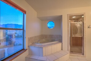 Combined shower/tub, jetted tub, hair dryer, towels