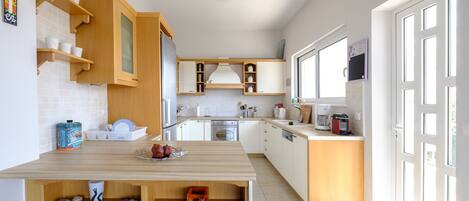 Réfrigérateur, micro-ondes, four, lave-vaisselle