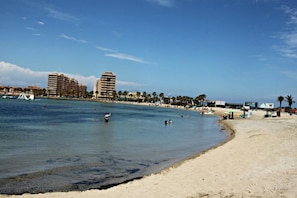 Beach nearby, sun-loungers, beach towels