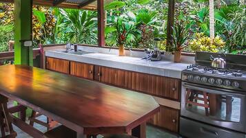 Réfrigérateur, four, cafetière/bouilloire