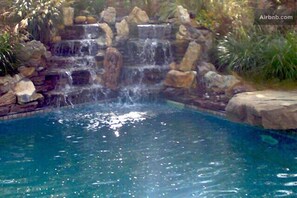 Piscina all'aperto, una piscina riscaldata