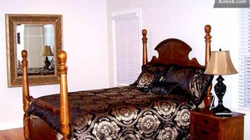 7 Schlafzimmer, Schreibtisch, BĂŒgeleisen/BĂŒgelbrett, kostenloses WLAN