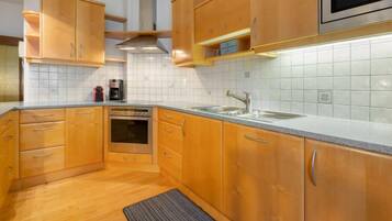 Kühlschrank, Mikrowelle, Ofen, Geschirrspüler