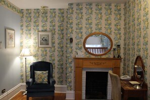 Decoración personalizada, muebles diferentes y wifi gratis 