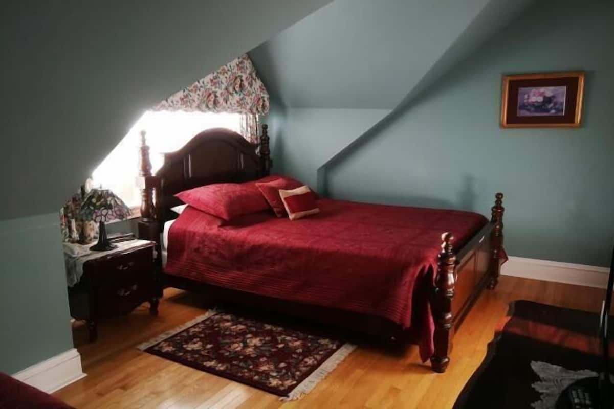Comfort Room, Multiple Beds | WiFi (free), individually decorated, individually furnished