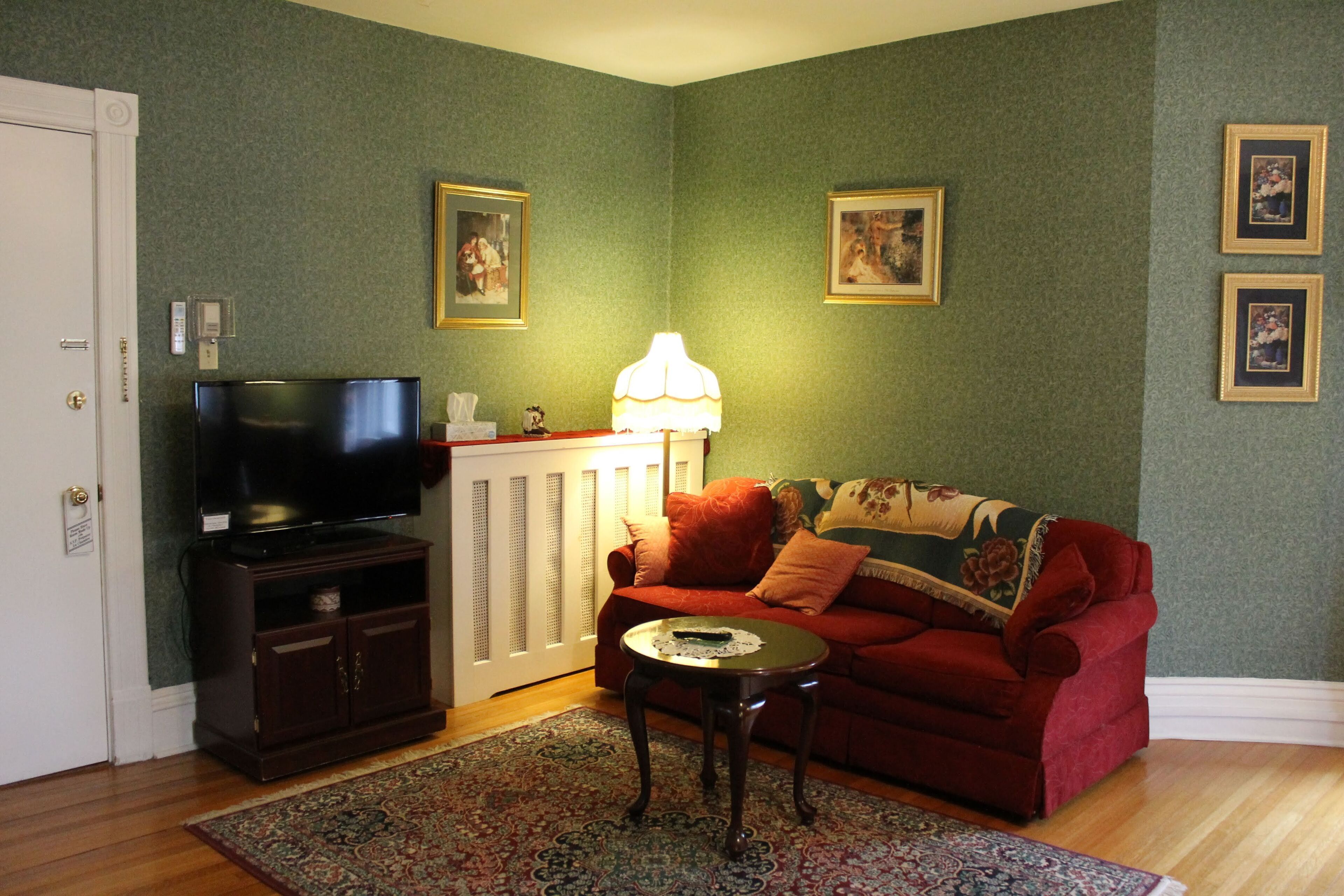 Deluxe Room, 1 Queen Bed | Free WiFi, individually decorated, individually furnished
