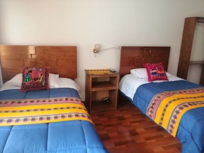 Room, 2 Twin Beds, Courtyard View | Desk, blackout drapes, free WiFi, bed sheets - Kenti's Home (Ollantaytambo)