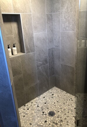 Combined shower/bathtub, hair dryer, towels, soap - The Alpaca Retreat - Luxury farm house with water view! (Camano Island)