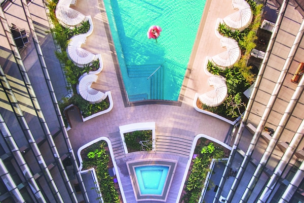 Piscina externa, barracas de cortesia