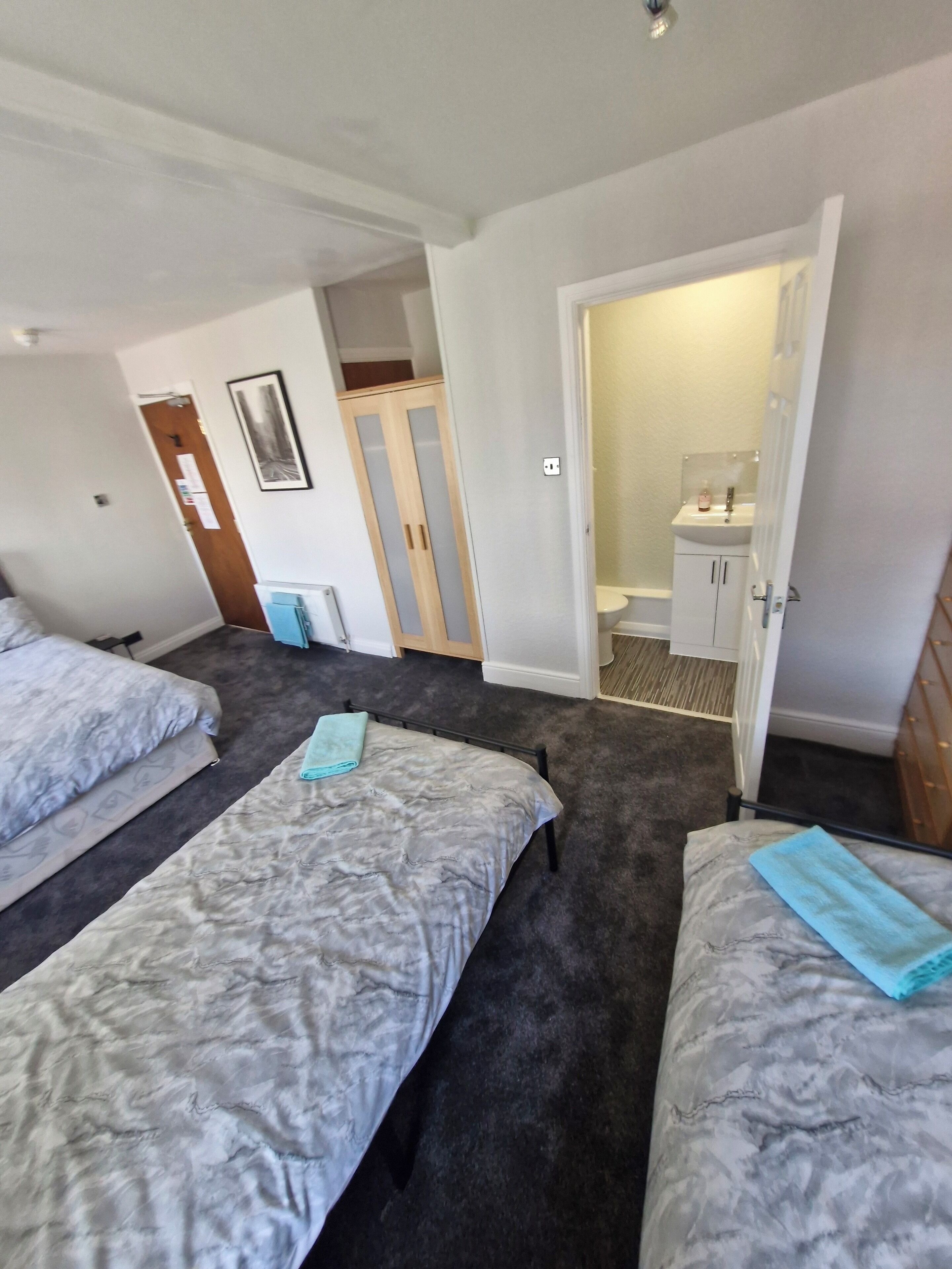 Individueel gedecoreerd, een strijkplank/strijkijzer, gratis wifi