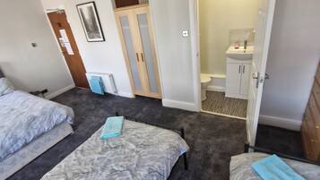 Individually decorated, iron/ironing board, free WiFi, bed sheets