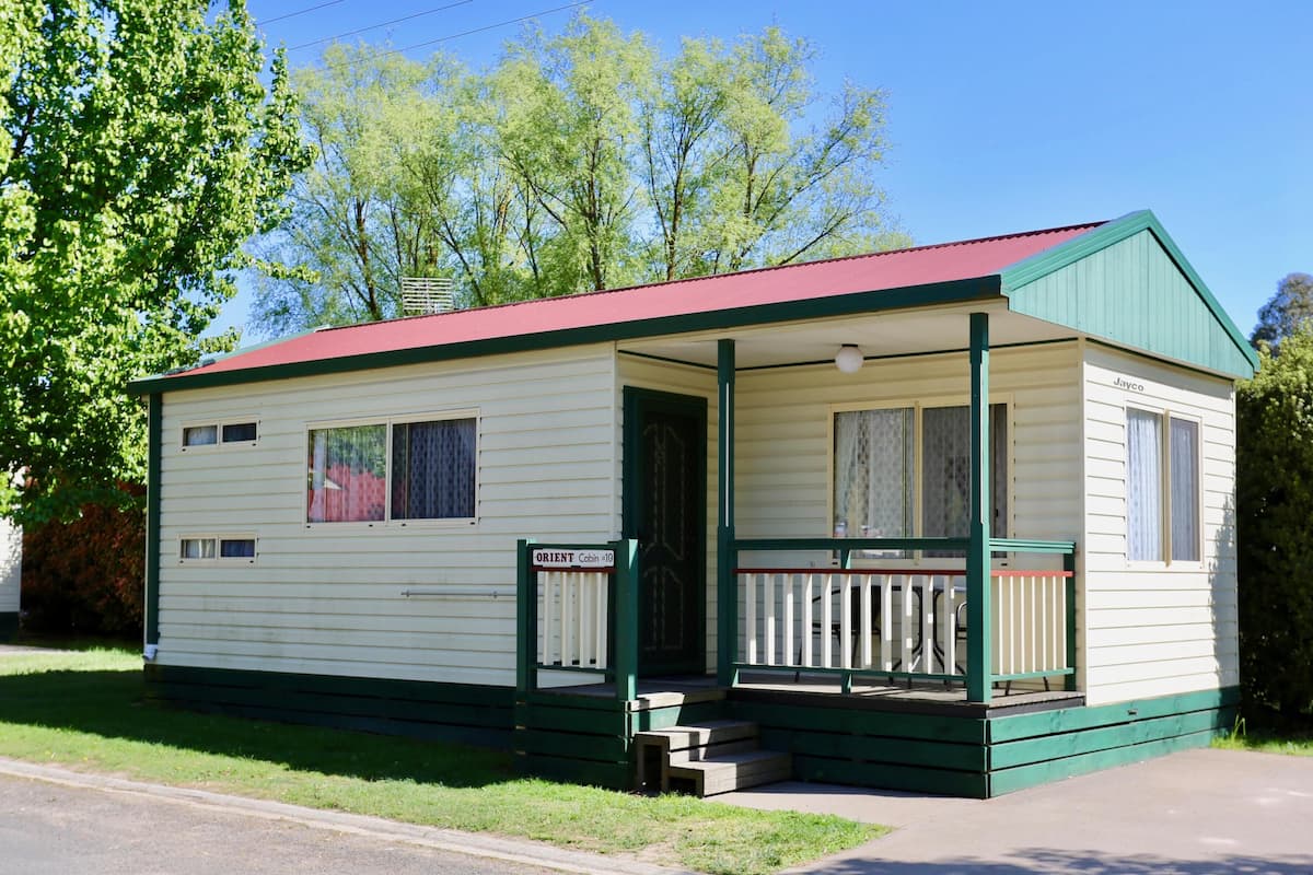 Cabana, 2 quartos | Individualmente mobiliados, ferros/tábuas de passar roupa, roupa de cama