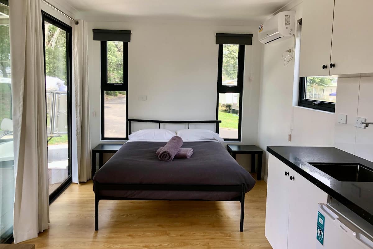 Cabana conforto, 1 cama de casal | Individualmente mobiliados, ferros/tábuas de passar roupa, roupa de cama