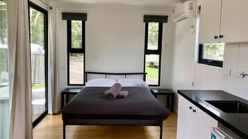 Cabana conforto, 1 cama de casal | Individualmente mobiliados, ferros/tábuas de passar roupa, roupa de cama