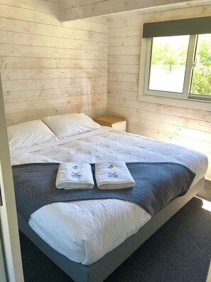 Family Suite, 2 Bedrooms, Non Smoking, Kitchenette | Individually decorated, individually furnished, desk, laptop workspace - Jenolan Holiday Park - Campsite (Oberon)