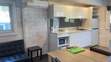 Family Suite, 2 Bedrooms, Non Smoking, Kitchenette | Living area | Flat-screen TV
