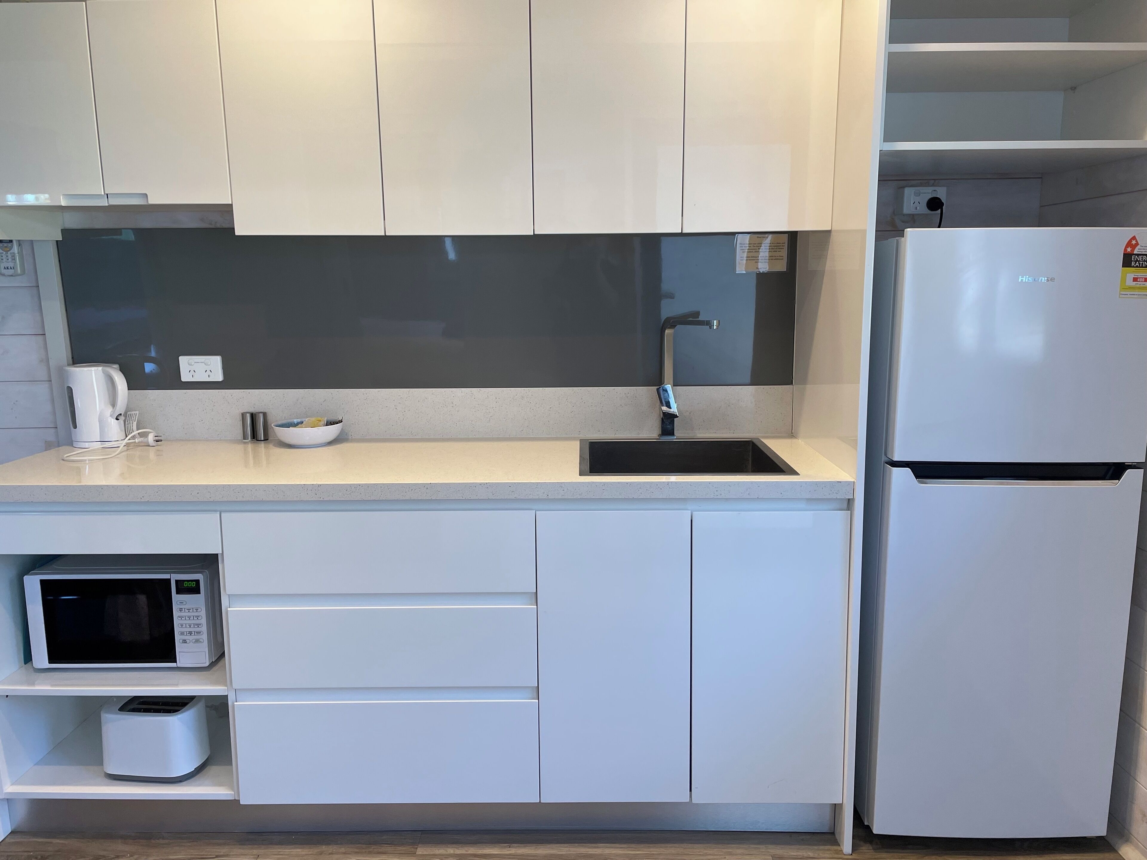 Family Suite, 2 Bedrooms, Non Smoking, Kitchenette | Private kitchenette | Fridge, microwave, stovetop, electric kettle