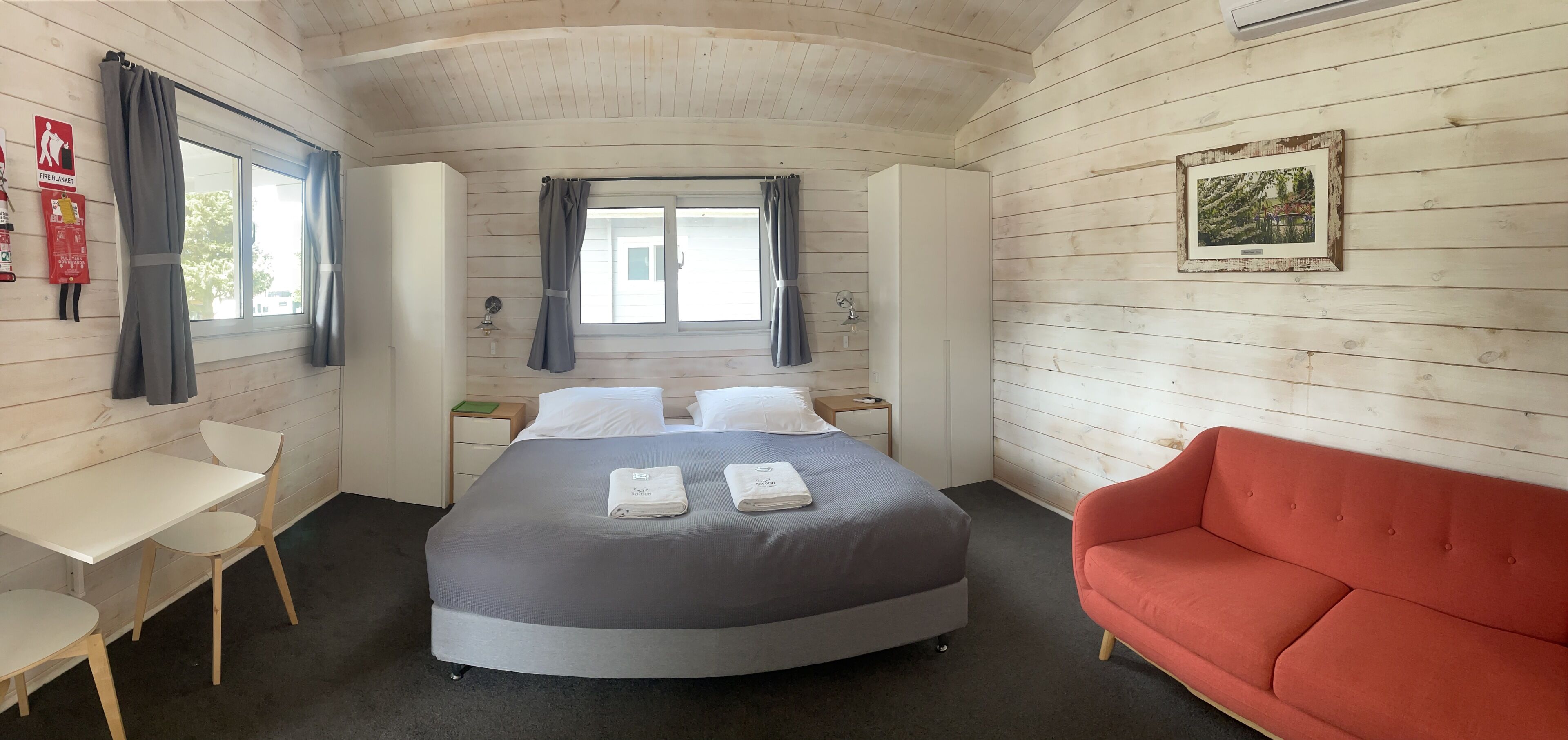 King Studio Cabin | Individually furnished, iron/ironing board, bed sheets