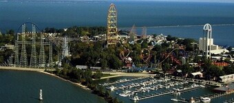 Luxury Lakeview Luxury Condo
