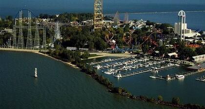 Luxury Lakeview Luxury Condo