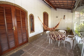 Outdoor dining - House 107 - A place for happy people! He comes! (Iguaba Grande)