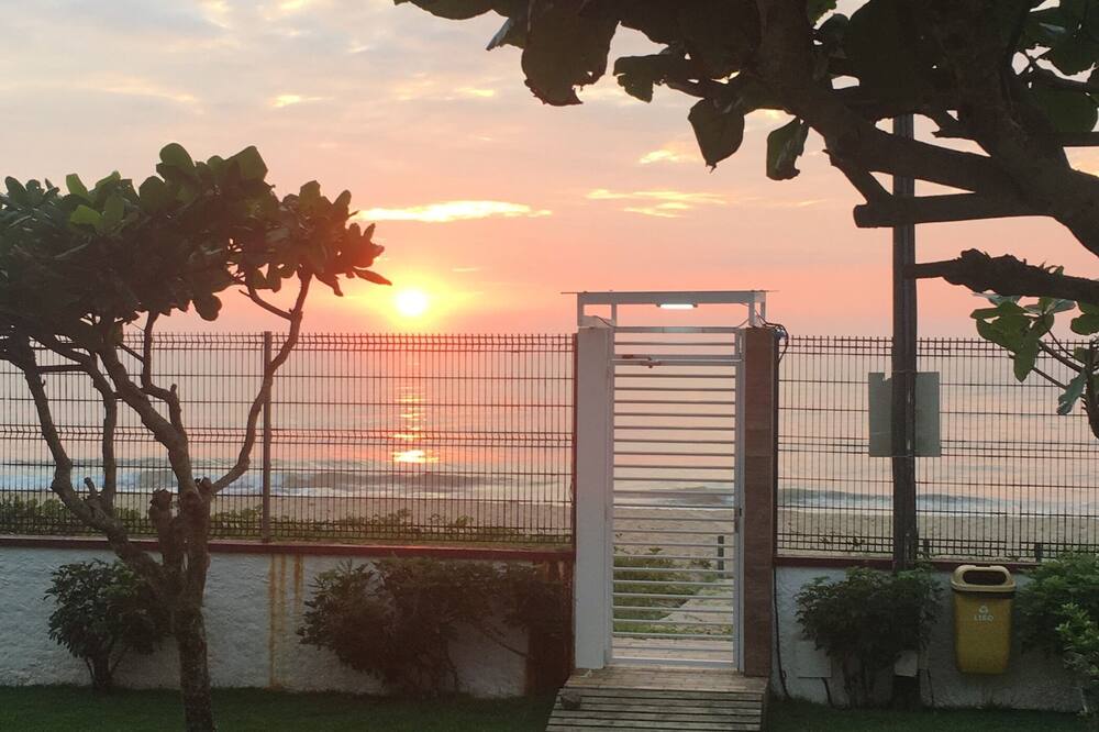 Fantastic Apartment Foot in the Sand Seafront- unique place for the whole family
