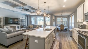 Geladeira, micro-ondas, fogão, cooktop