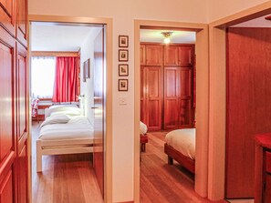 3 soverom, skrivebord og internettilgang