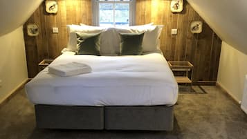 Double Room (Attic) | Premium bedding, iron/ironing board