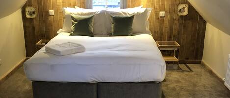 Dobbeltrom (Attic) | Sengetøy av topp kvalitet og strykejern/-brett