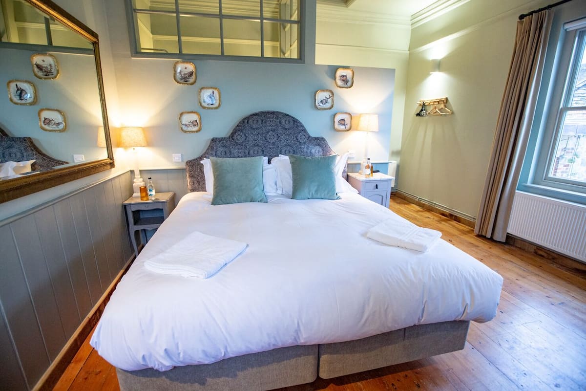 Superior tweepersoonskamer | Luxe beddengoed, een strijkplank/strijkijzer