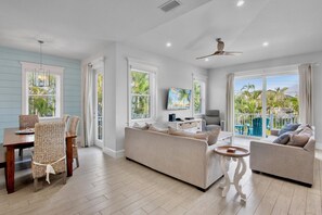 Télévision, table de tennis de table, espaces bureaux