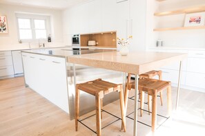 Fridge, microwave, oven, stovetop - Gorgeous High-End Townhome - Easy Walk to Pearl Street, Campus, Google (Boulder)