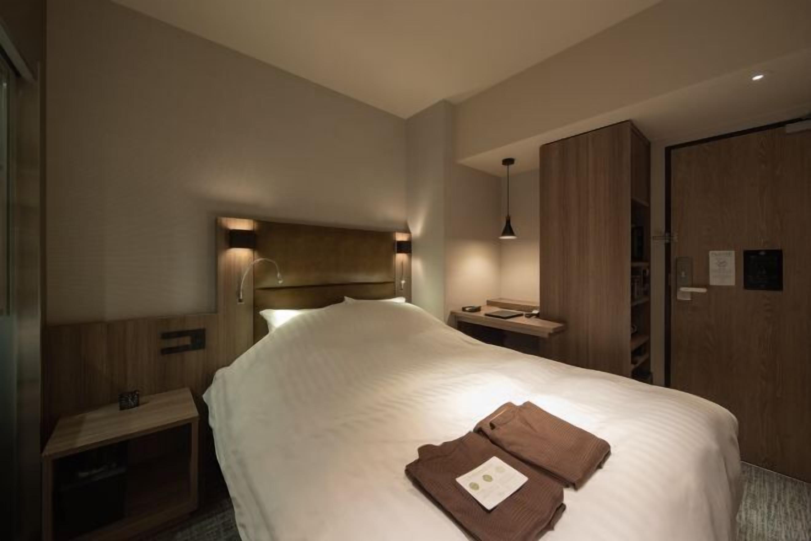 Zimmersafe, Schreibtisch, Verdunkelungsvorhänge, schallisolierte Zimmer