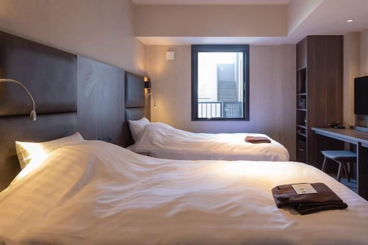 1 bedroom, in-room safe, desk, blackout curtains