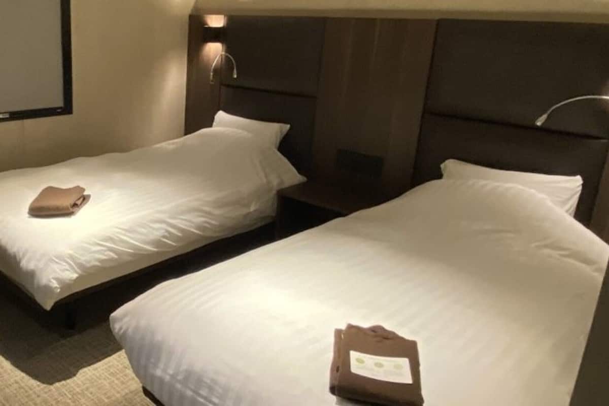 1 habitación, caja de seguridad en la habitación y escritorio