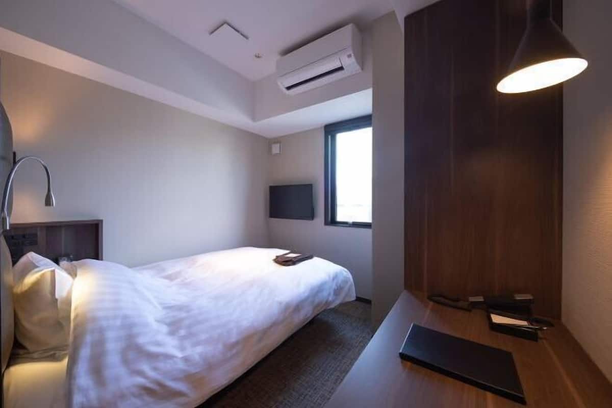 1 bedroom, in-room safe, desk, blackout curtains