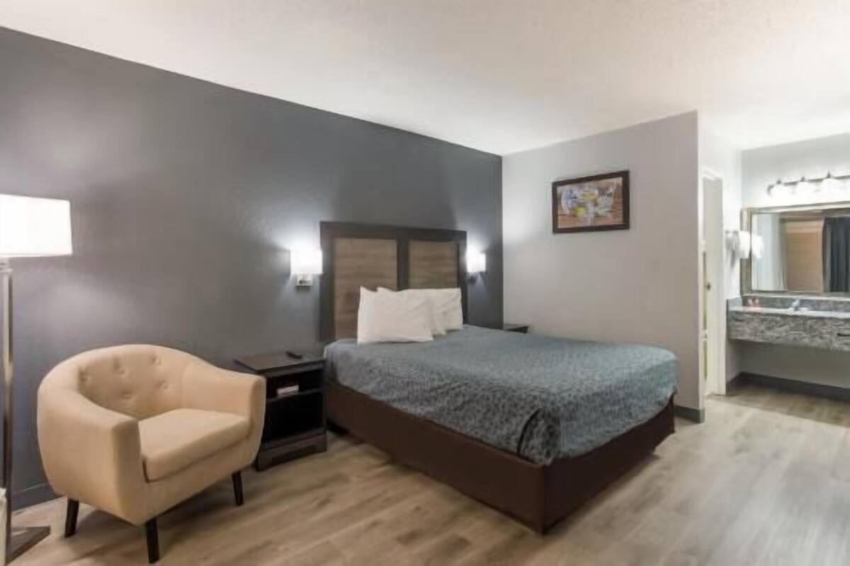 Individually furnished, desk, free WiFi, bed sheets