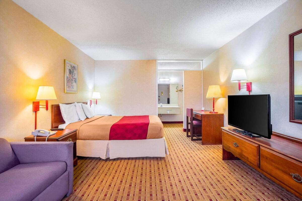Individually furnished, desk, free WiFi, bed sheets